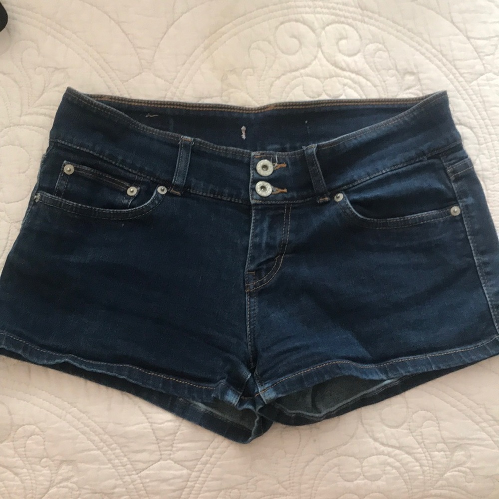 Levi’s denim low rise shorts size 9